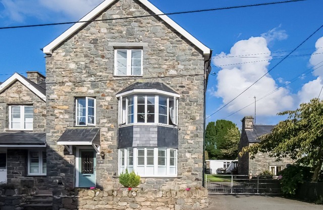 4 bedroom accommodation in Llanbedr