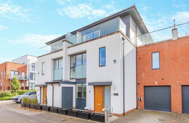 Spacious, large, bright property close to amenities and easy access to London.