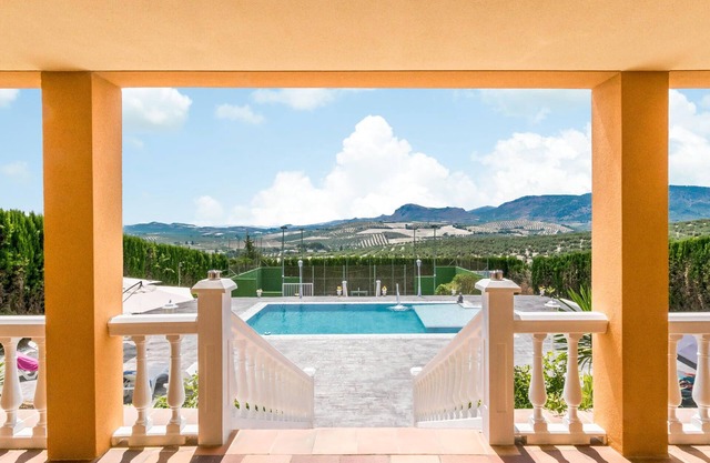 4 bedroom accommodation in Baena