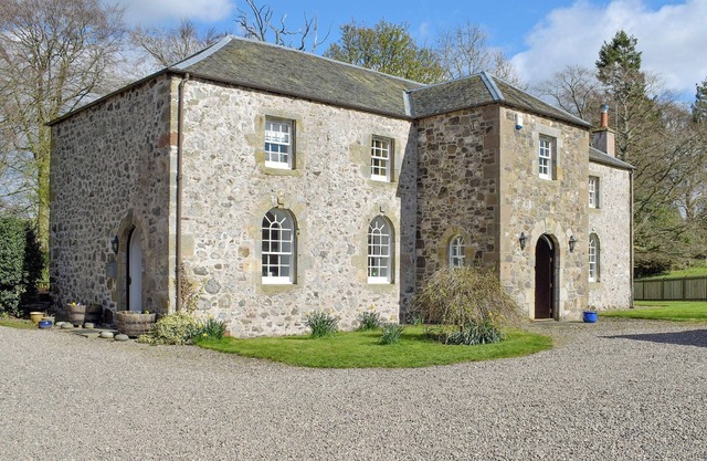 Alojamiento de 4 habitaciones en Pitcairlie, cerca de St Andrews