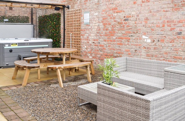 4 bedroom accommodation in York