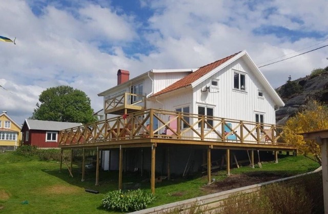 Amazing home in Hamburgsund with 4 Bedrooms