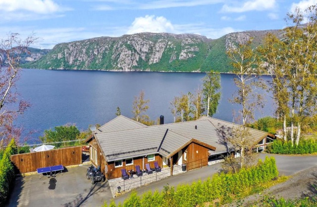 4 Bedroom Awesome Home In Farsund