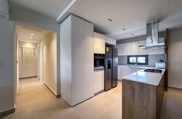 4 Bedroom Beach Penthouse w Private Rooftop