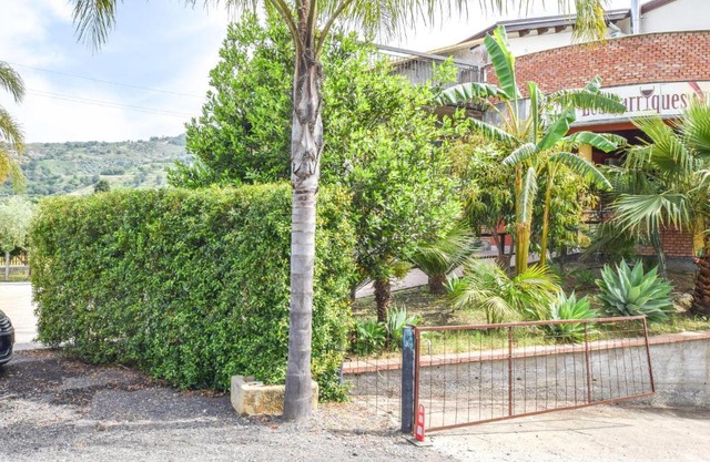 4 Bedroom Beautiful Apartment In Gaggi