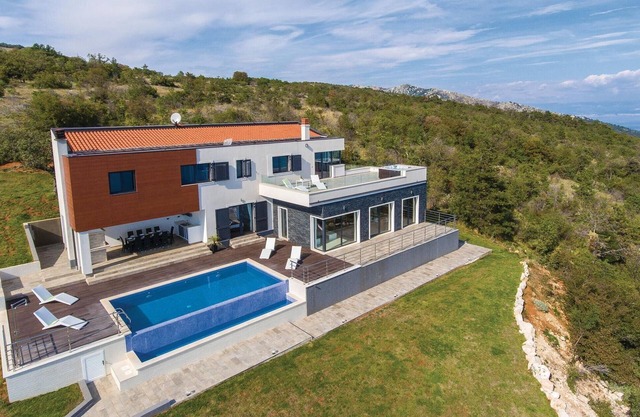 Hermosa casa de 4 dormitorios en Labin