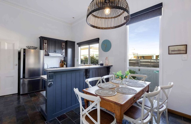 4-Bedroom Bliss On McCrae, Central Bendigo