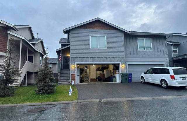 4-bedroom condo in peaceful Anchorage with WiFi
