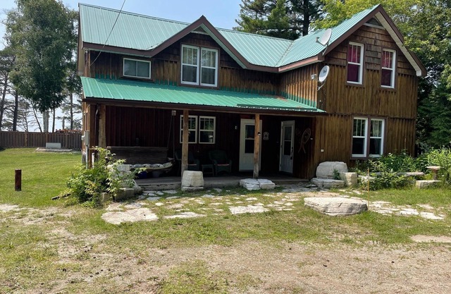 Casa de 4 dormitorios en Manitoulin Island, Ontario!