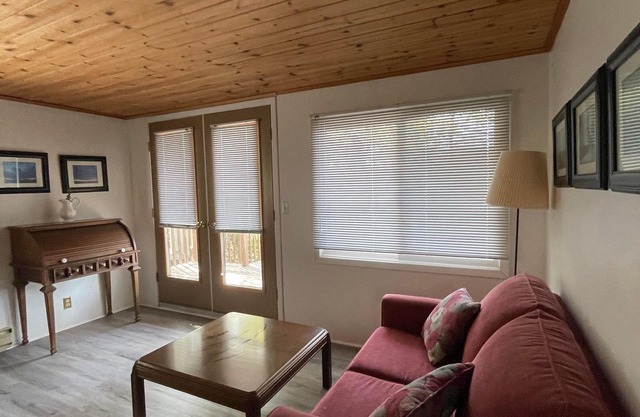 4 Bedroom Cottage on Raven Lake in Dorset, Muskoka, Ontario Canada
