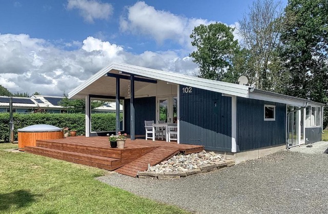 4 Bedroom Cozy Home In Juelsminde