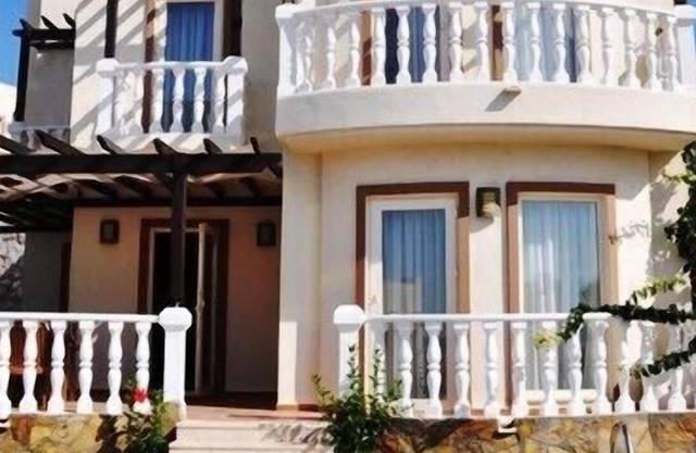 4 DORMITORIOS INDEPENDIENTES CON PISCINA PRIVADA VILLA