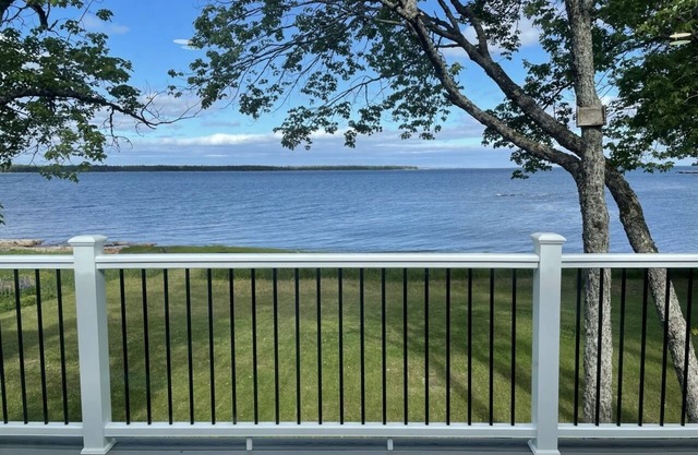4-Bedroom Family-Friendly Pet-Friendly Oceanfront Home in Downeast Maine