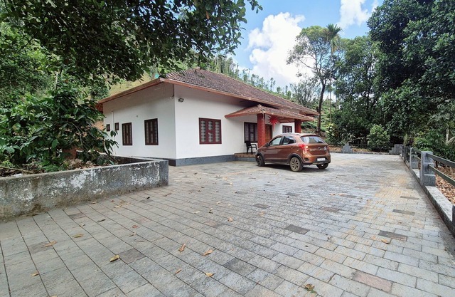 4-bedroom farmhouse in peaceful Periya with WiFi