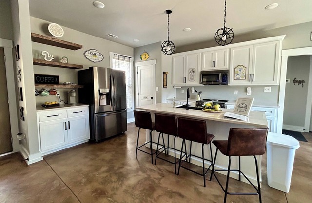 4-bedroom farmhouse on beautiful, secluded homestead with family/pet amenities