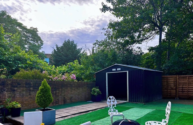 4 bedroom flat in Camden Town