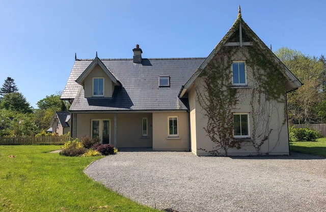 4 bedroom holiday home with wheelchair accessible bathroom 2km from Kenmare
