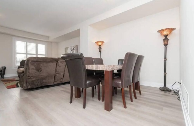 4 bedroom home backing onto pond- sleeps 8