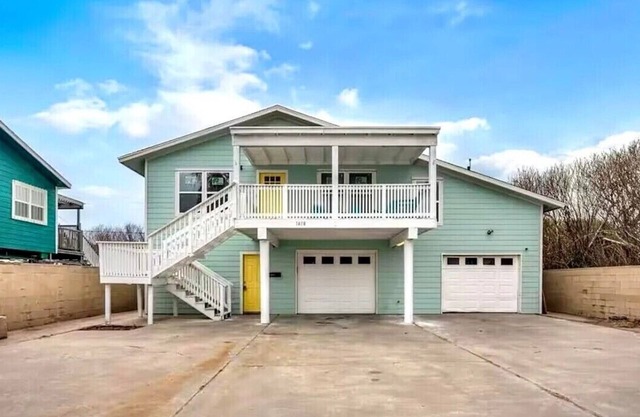 4-bedroom Home close to the beach in the heart of Port A.