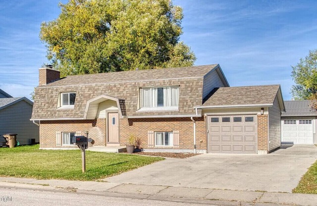 4 bedroom home near Camplex! Great for families or business travelers!
