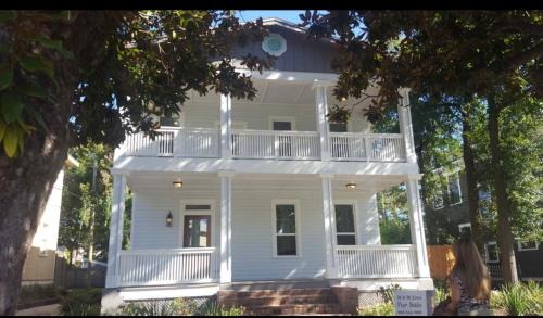 4 bedroom home- historic-downtown jax- min to UF health and everbank stadium