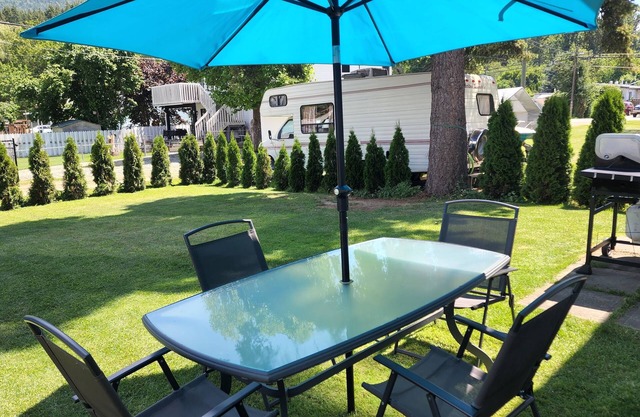 Casa de 4 dormitorios en el shuswap, Cerca de la playa de Canoa!