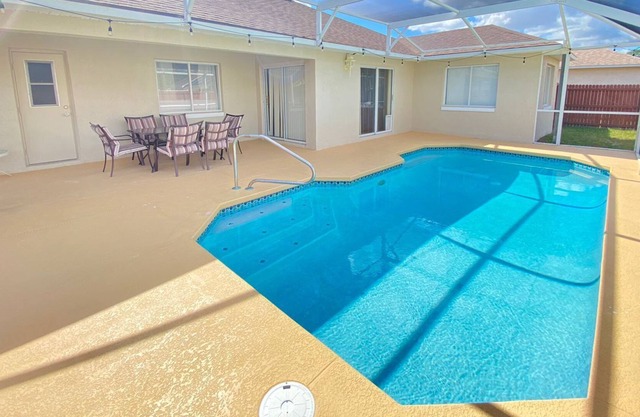 4 bedroom home, private pool, single floor
