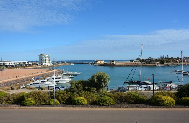 Nueva casa de 4 dormitorios, capacidad para 10 personas ubicada en el puerto deportivo con impresionantes vistas