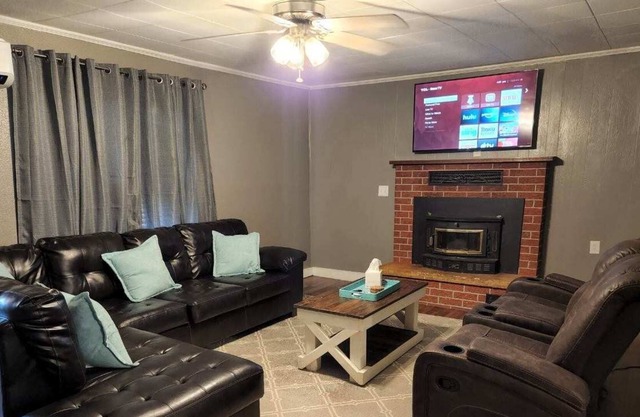4 Bedroom Home with a Jacuzzi Tub