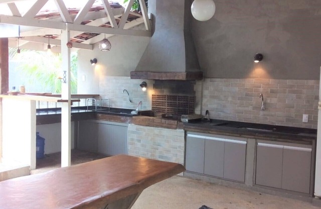 4 Bedroom House with Pool & Barbecue (New Year Minimum 10 nights)