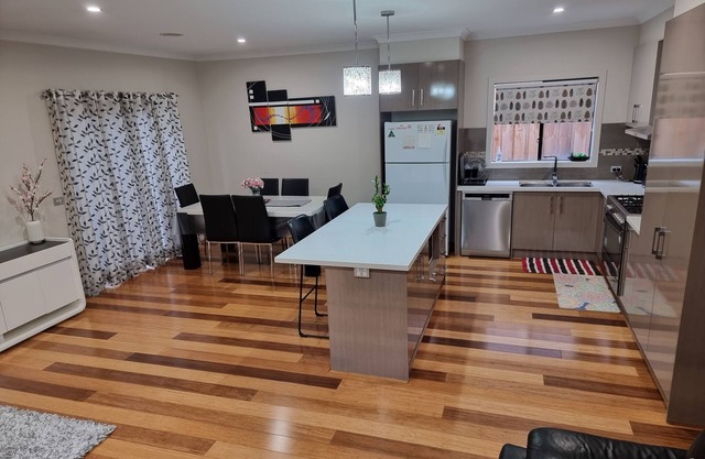 4 Bedroom House Close to Mornington Peninsula