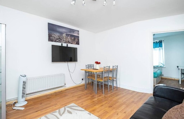 4 BEDROOM HOUSE DAGENHAM WITH PARKING