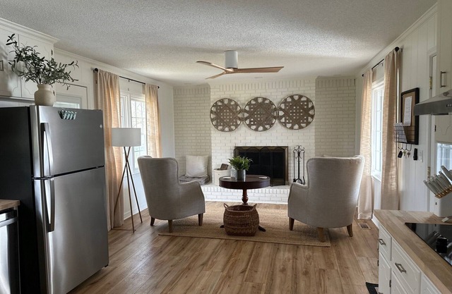 4-bedroom house in charming Ochlocknee with AC, WiFi. Relax and unwind