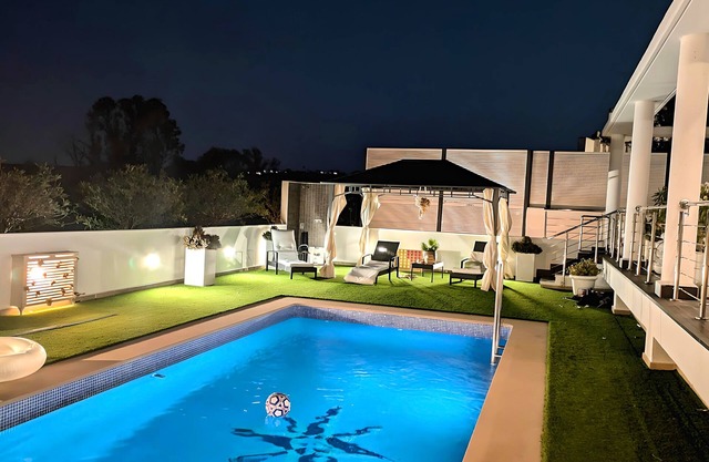 4-bedroom house in delightful Torrent with fully equipped games room, AC, WiFi