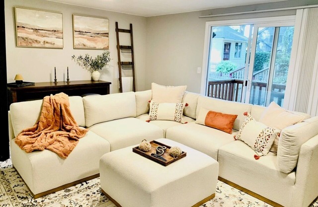 4-bedroom house in lovely Kirkland2 with AC, fully fenced