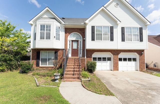 4-bedroom house in lovely Duluth with WiFi, AC. Enjoy your stay