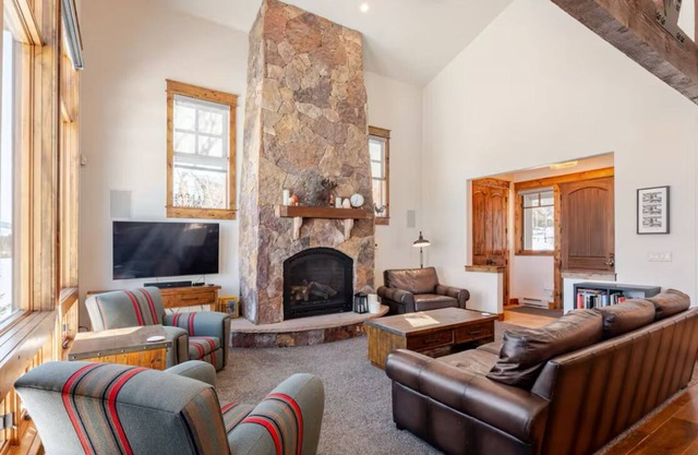 4-bedroom house in marvelous Dillon with hot tub and sauna. Pet Friendly.