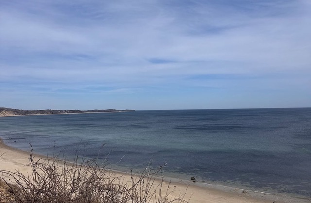 4-bedroom house with WiFi and AC, hot tub, short walk to the beach in Plymouth