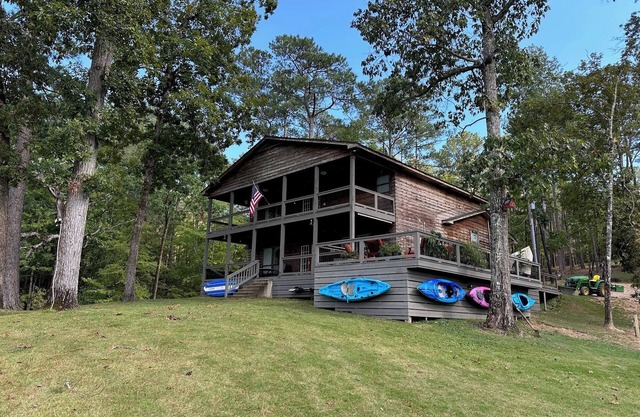 4 bedroom Lakefront Family Cabin at Grateful Cove, Lake Martin, AL