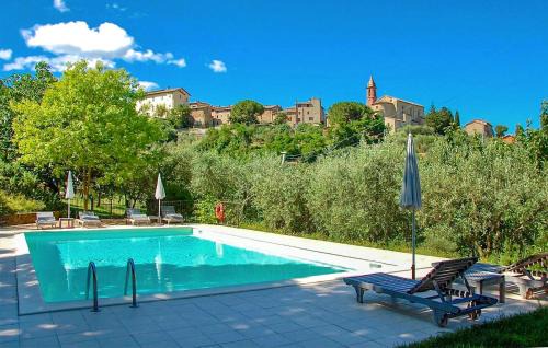 4 Bedroom Lovely Apartment In Paciano