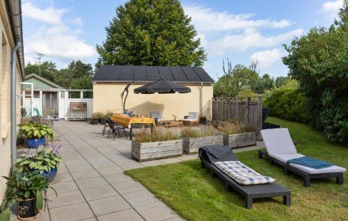4 Bedroom Lovely Home In Dronningmølle