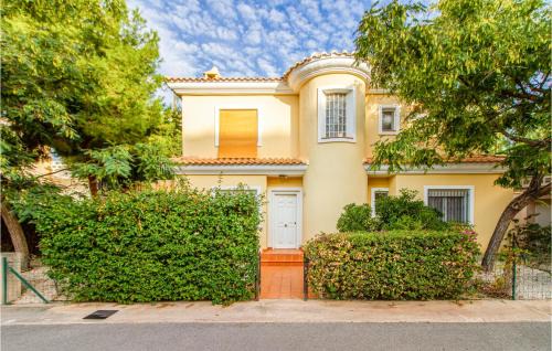 4 Bedroom Lovely Home In Alacant