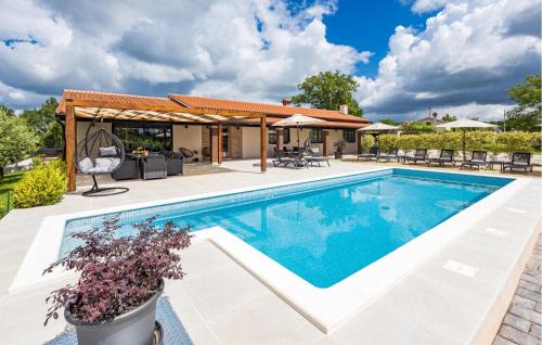 4 Bedroom Lovely Home In Labin