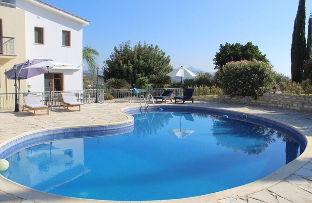 4-bedroom luxury villa with Pool in the charming Skarinou Village