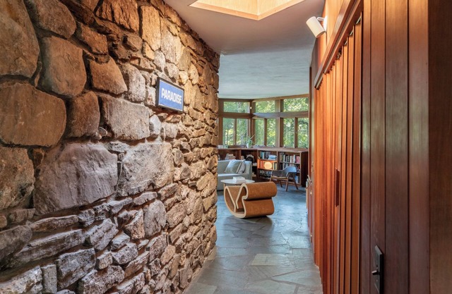 4-bedroom Mid Century Modern Home