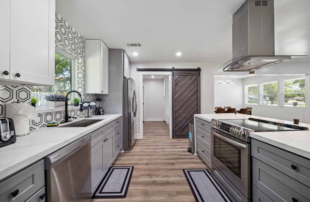 4 Bedroom Modern House With POOL