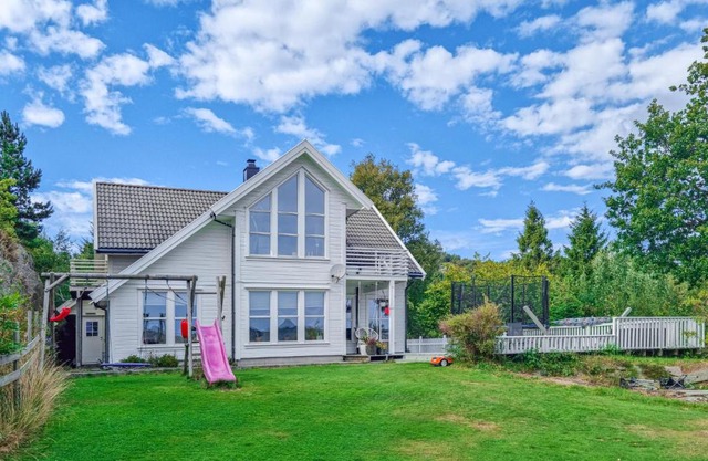 4 Bedroom Nice Home In Farsund