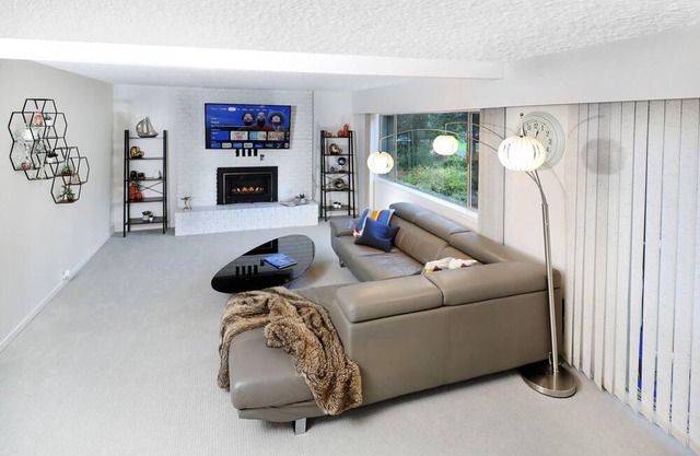 4 Bedroom on Acreage the heart of the city
