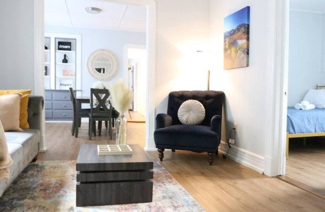 4 bedroom parking ,washer & dryer Apt