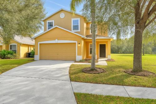 4 bedroom retreat family friendly home near Disney